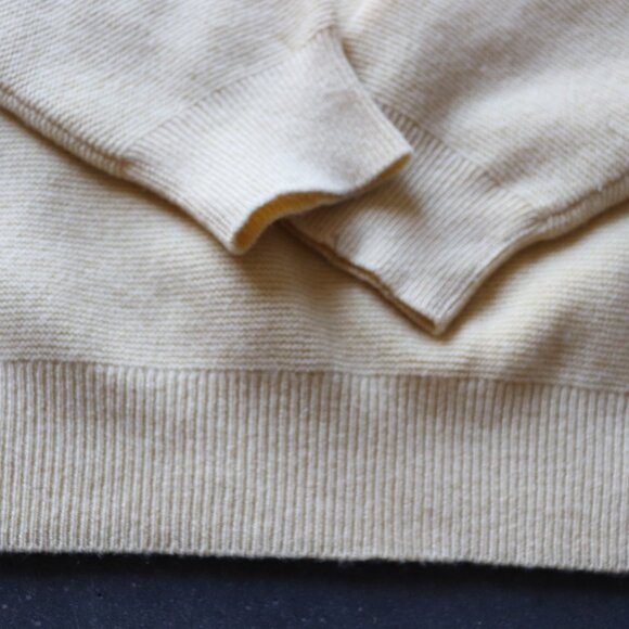 100% Cashmere V Neck Pullover Sweater in Butter Yellow M - Picture 3 of 4